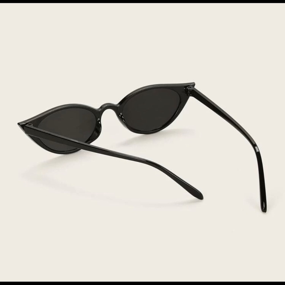 3️⃣✖️2️⃣5️⃣Black skinny frame cay eye sunglasses - Picture 4 of 4